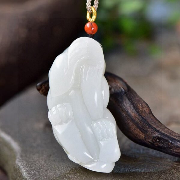 The natural Hotan Jade sheep fat jade mythical wild animal pendant! Pendant size: 52.9 * 24.2 * 17.2mm2710359147