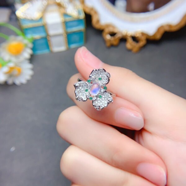 Pure Natural Moonlight Stone Ring Shipped, Main Stone Size 4 * 6mm2810120546