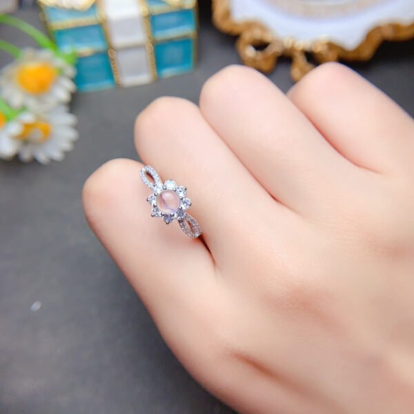 Pure natural moonstone ring, with a main stone size of 5mm round2810105136
