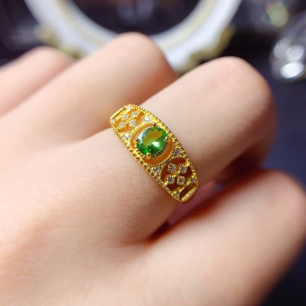 Super Shiny ✨ The Shackleberry Ring, with a main stone size of 4 * 5mm0411180872