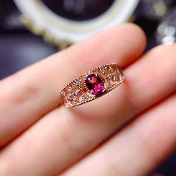 Pure natural magnesium aluminum garnet ring, with a main stone size of 4 * 5mm0411095495