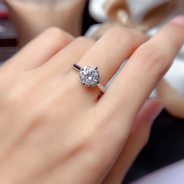 Classic Mosan Diamond Set, Main Stone 1 Carat, Round 6.5mm1114199255