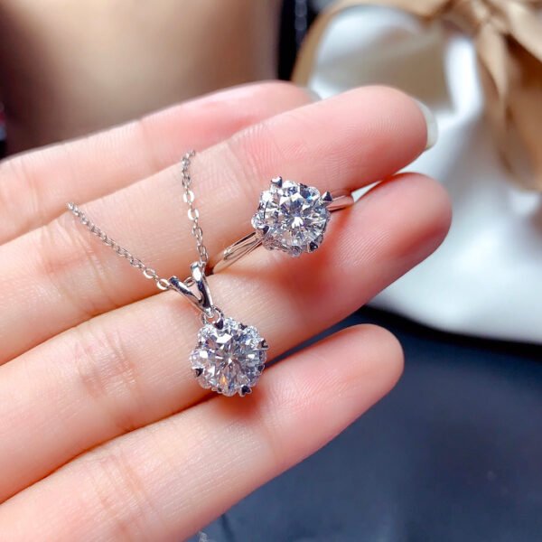 Classic Mosan Diamond Set, Main Stone 1 Carat, Round 6.5mm1114199255