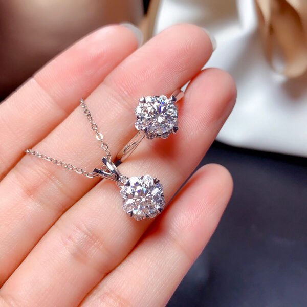 Classic Mosan Diamond Set, Main Stone 1 Carat, Round 6.5mm1114199255