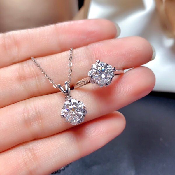 Classic Mosan Diamond Set, Main Stone 1 Carat, Round 6.5mm1114199255